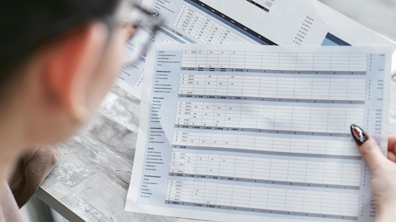 Voorbeeldfoto uitzoekwerk en administratie